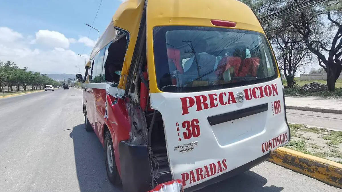 colectiva sufre accidente en Tehuacan